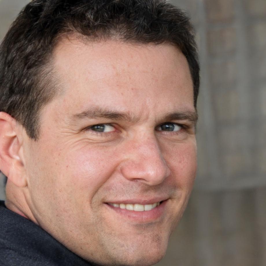 Matthias Kováč, Senior Finanzanalyst bei osmiravien